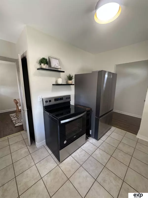 6468 Poppleton Avenue, Omaha, NE 68106