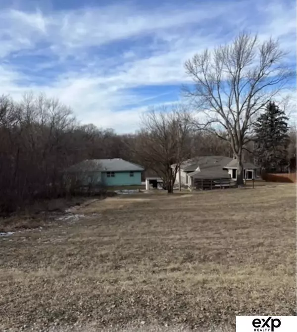 2126 N 136th Street, Omaha, NE 68164