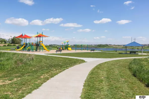 5614 N 177th Street, Omaha, NE 68116