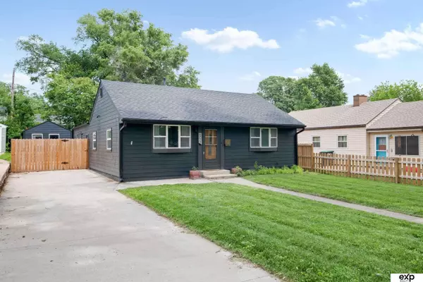 6772 Hamilton Street, Omaha, NE 68132