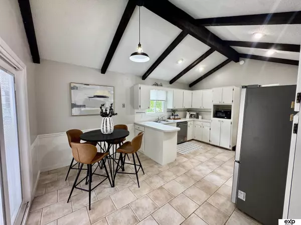 15461 Harney Street, Omaha, NE 68154