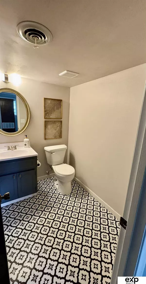 15461 Harney Street, Omaha, NE 68154