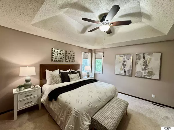 15461 Harney Street, Omaha, NE 68154