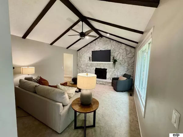 15461 Harney Street, Omaha, NE 68154