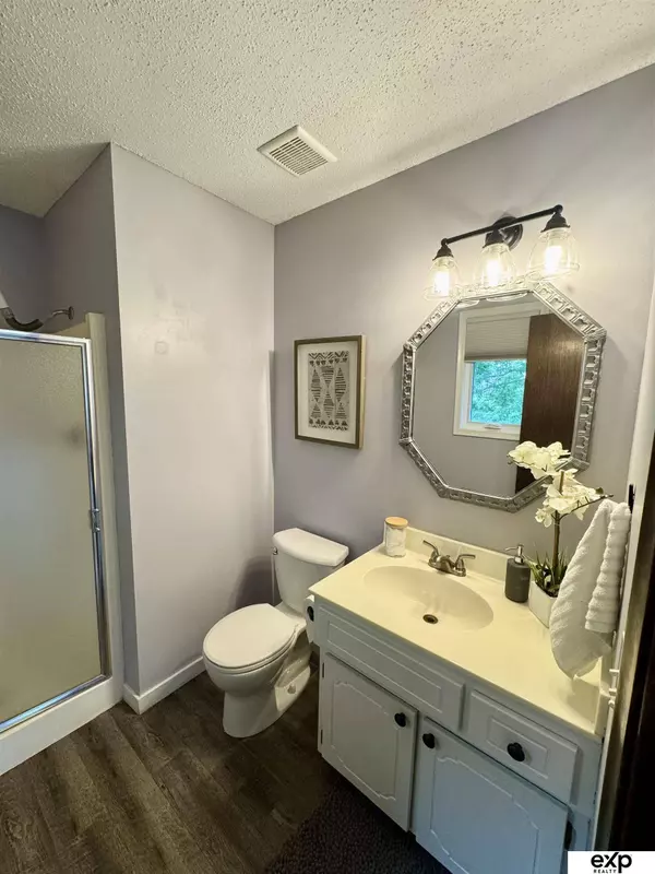 15461 Harney Street, Omaha, NE 68154