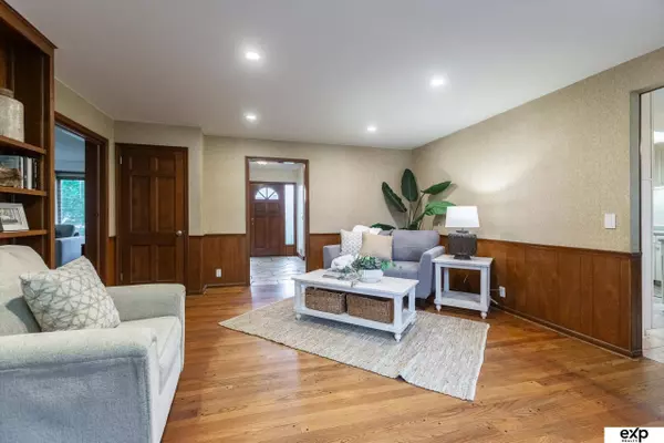 12212 Leavenworth Road, Omaha, NE 68154