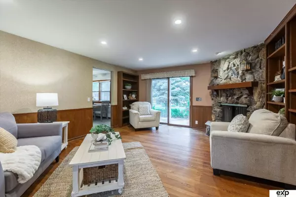 12212 Leavenworth Road, Omaha, NE 68154