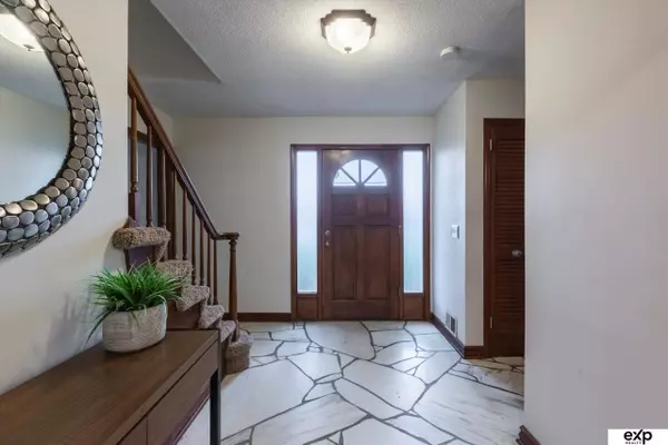 12212 Leavenworth Road, Omaha, NE 68154