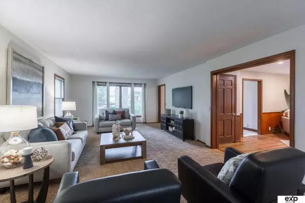 12212 Leavenworth Road, Omaha, NE 68154