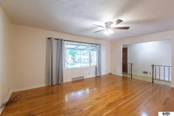 7434 Valley Street, Omaha, NE 68124