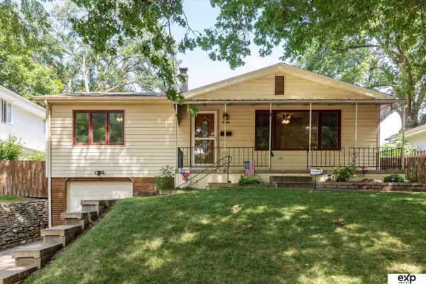 7434 Valley Street, Omaha, NE 68124