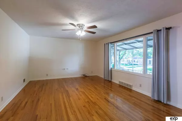 7434 Valley Street, Omaha, NE 68124