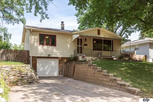 7434 Valley Street, Omaha, NE 68124