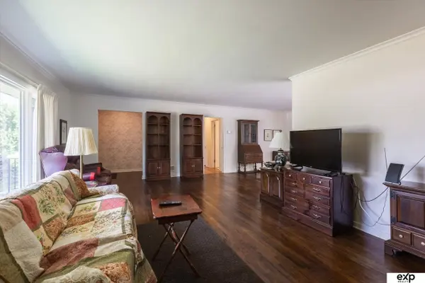 7805 Pierce Circle, Omaha, NE 68124