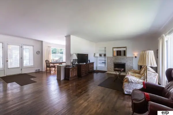 7805 Pierce Circle, Omaha, NE 68124