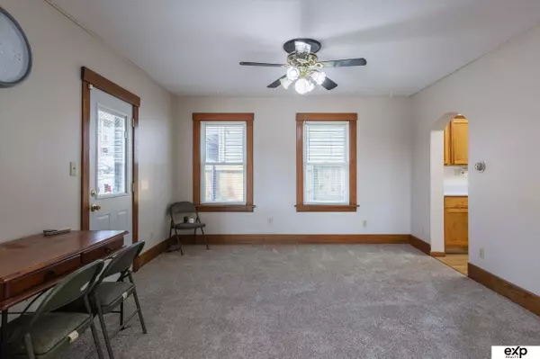 2104 F Street, Omaha, NE 68107