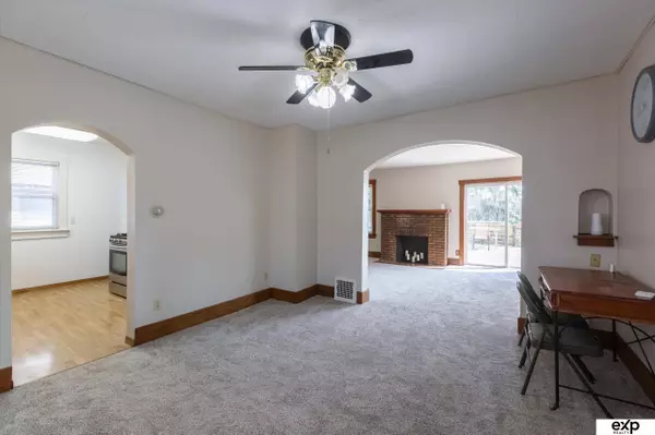 2104 F Street, Omaha, NE 68107