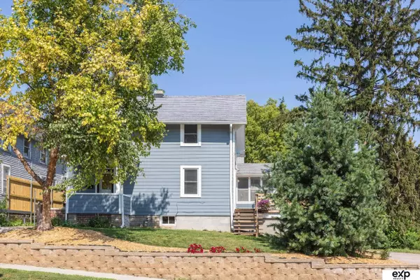 2104 F Street, Omaha, NE 68107