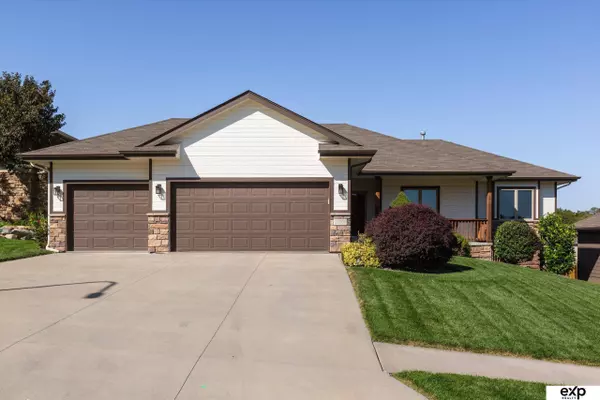 19506 Cottonwood Circle, Elkhorn, NE 68022