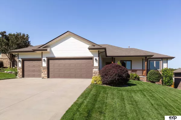 19506 Cottonwood Circle, Elkhorn, NE 68022