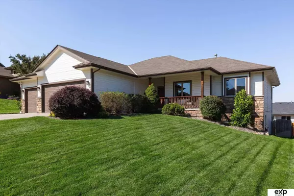 19506 Cottonwood Circle, Elkhorn, NE 68022