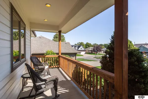 19506 Cottonwood Circle, Elkhorn, NE 68022