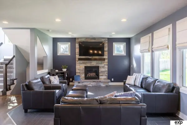 19721 O Circle, Omaha, NE 68135