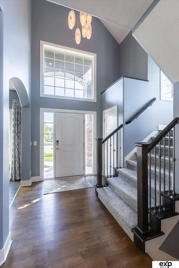 19721 O Circle, Omaha, NE 68135