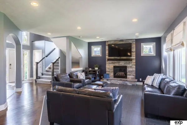 19721 O Circle, Omaha, NE 68135