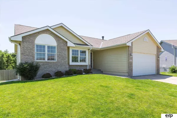 21113 Flagstone Circle, Gretna, NE 68028