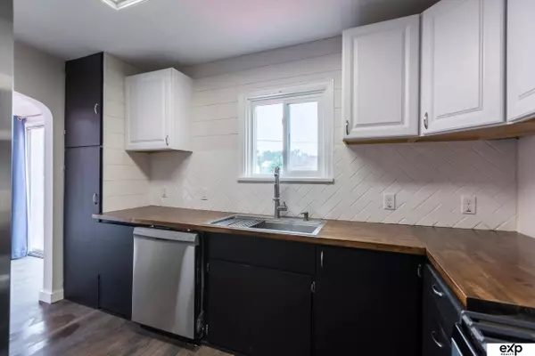 2703 Crown Point Avenue, Omaha, NE 68111