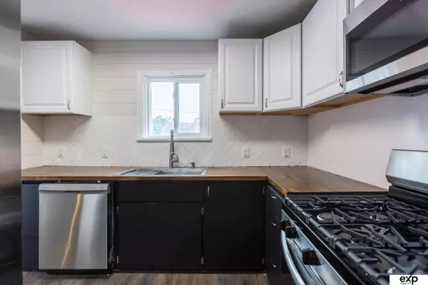 2703 Crown Point Avenue, Omaha, NE 68111