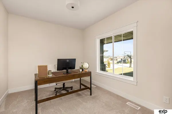 10202 S 184th Street, Omaha, NE 68136