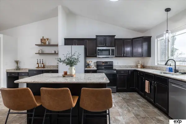 13958 Potter Parkway, Omaha, NE 68142