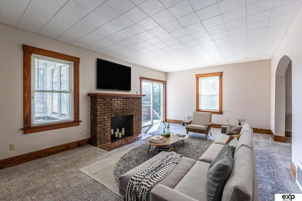 2104 F Street, Omaha, NE 68107