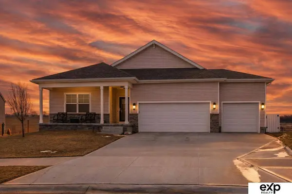 17525 Rose Lane Road, Omaha, NE 68136