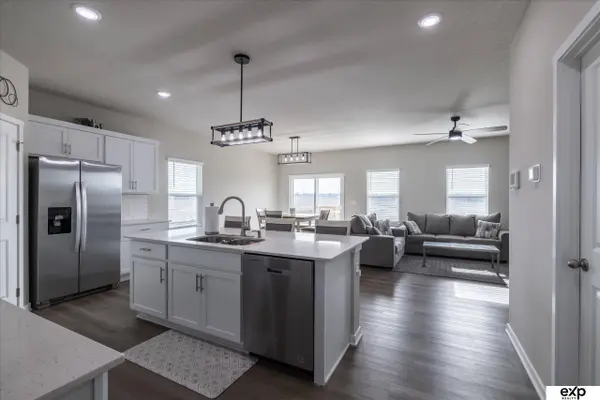 17525 Rose Lane Road, Omaha, NE 68136