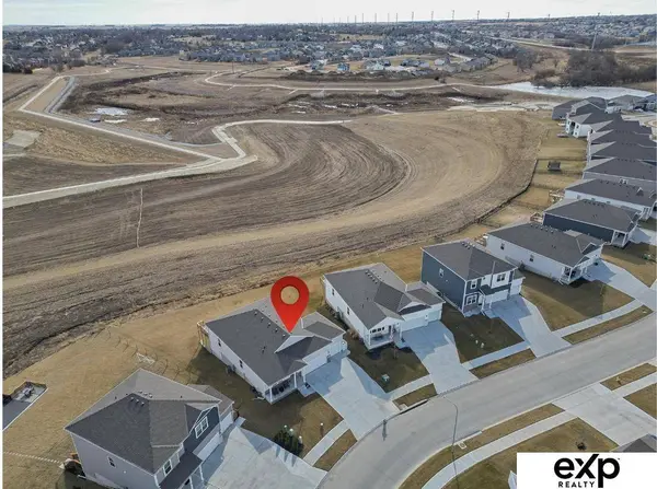 17525 Rose Lane Road, Omaha, NE 68136