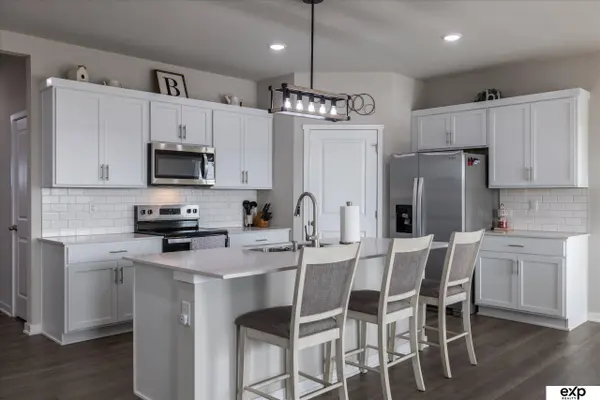 17525 Rose Lane Road, Omaha, NE 68136