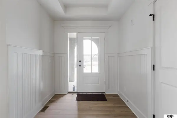 10212 S 180th Avenue Circle, Omaha, NE 68136