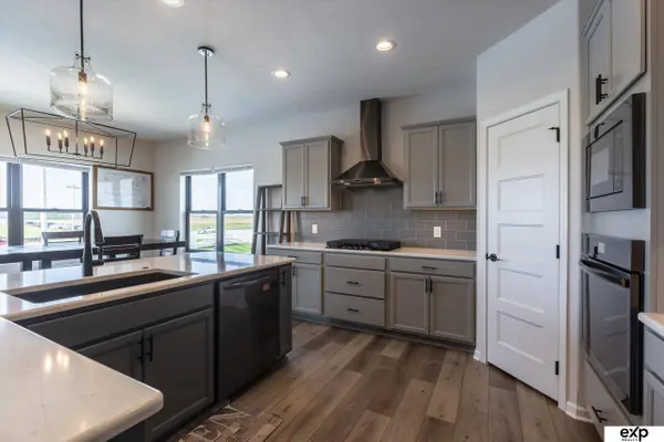 10002 S 191 Avenue, Gretna, NE 68136