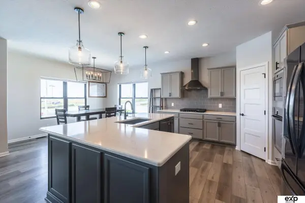 10002 S 191 Avenue, Gretna, NE 68136