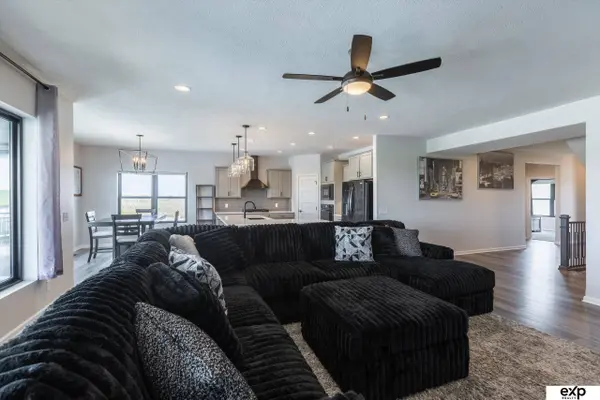 10002 S 191 Avenue, Gretna, NE 68136