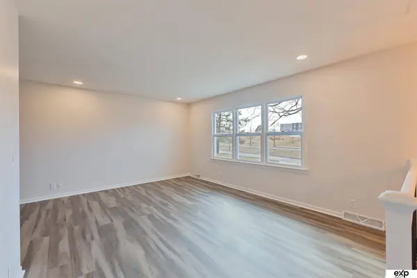 5041 S 93rd ST, Omaha, NE 68127