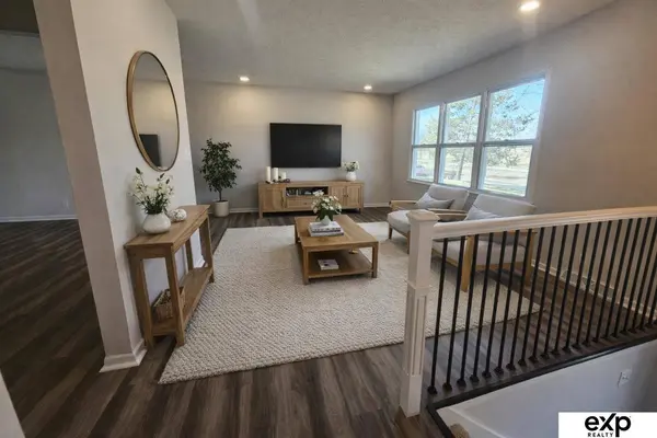 5041 S 93rd ST, Omaha, NE 68127