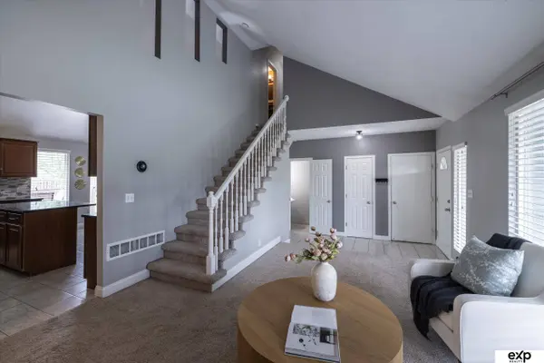 8442 Craig AVE, Omaha, NE 68122
