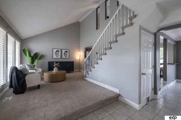 8442 Craig AVE, Omaha, NE 68122