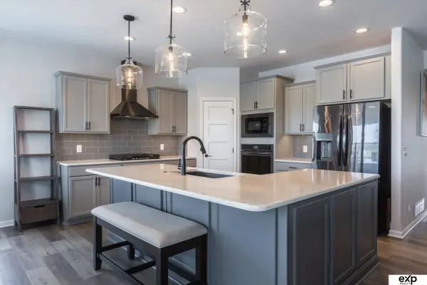 10002 S 191 AVE, Gretna, NE 68136