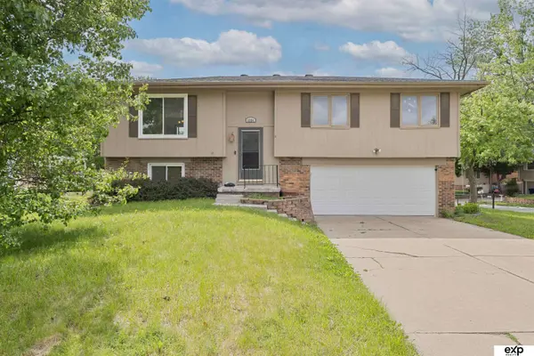 8304 S 49th AVE, Omaha, NE 68147