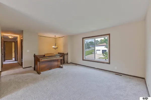 8304 S 49th AVE, Omaha, NE 68147